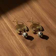 Load image into Gallery viewer, Labyrinth Dalmatian Drops