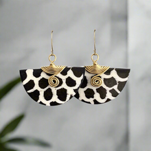 Load image into Gallery viewer, Savannah Moon Earrings