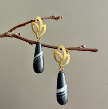 Load image into Gallery viewer, Shark Earrings