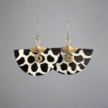 Load image into Gallery viewer, Savannah Moon Earrings