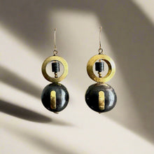 Load image into Gallery viewer, Balances Earrings