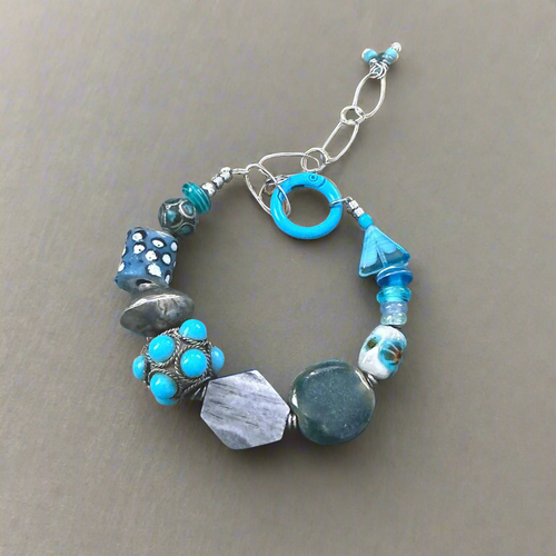 Bepebbled Turquoise Kazuri Bracelet