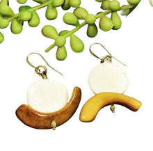 Load image into Gallery viewer, Winter White C-Saw Tagua Earrings